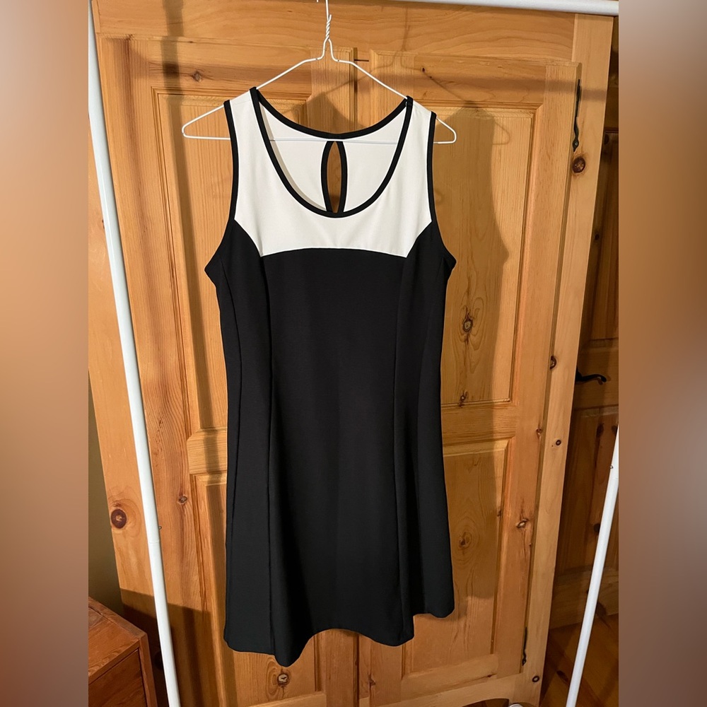 Mondetta Black and White Sport Dress, stretch, women’s medium, perfect condition